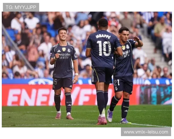 威尼修斯失点后迅速调整，左路突破成皇马进攻引擎